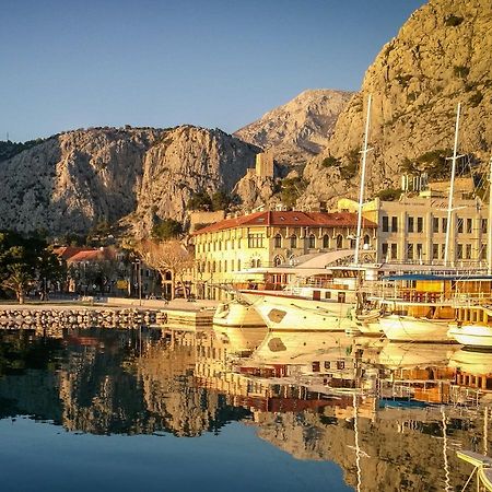 Lighthouse Central Apartments Omiš Eksteriør bilde