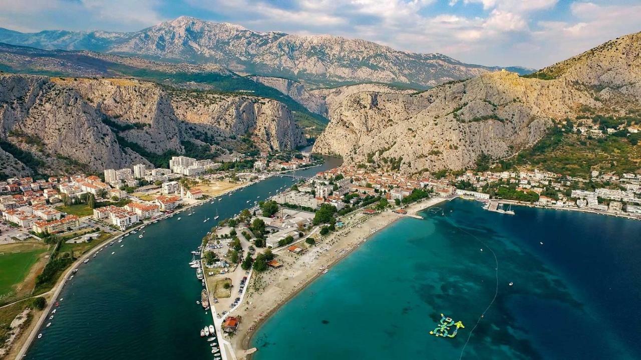 Lighthouse Central Apartments Omiš Eksteriør bilde